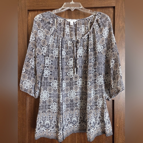 Women's Croft & Barrow Black and Grey Geometric Design Top Blouse - Picture 2 of 6